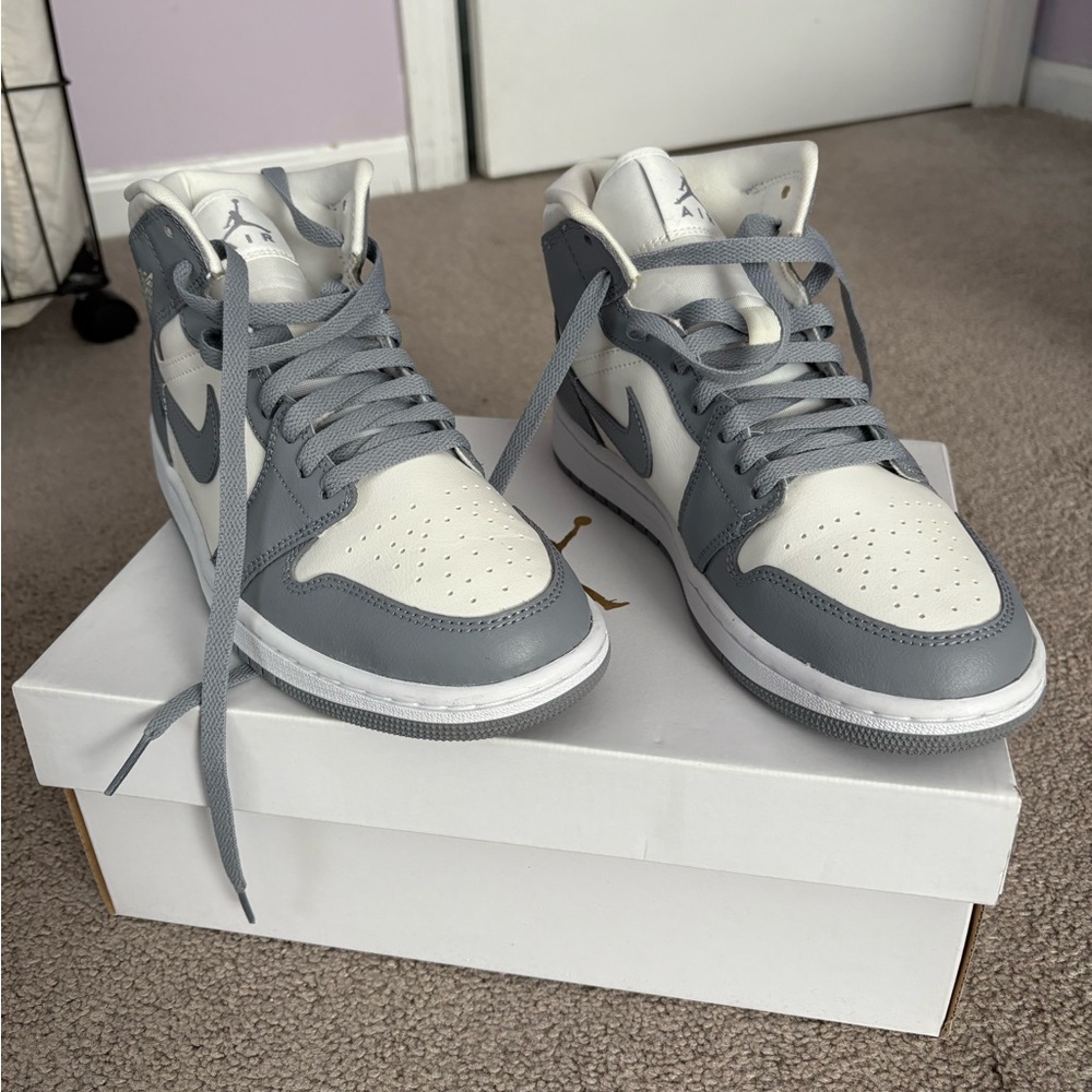 Nike Air Jordan 1 Mid Sneakers